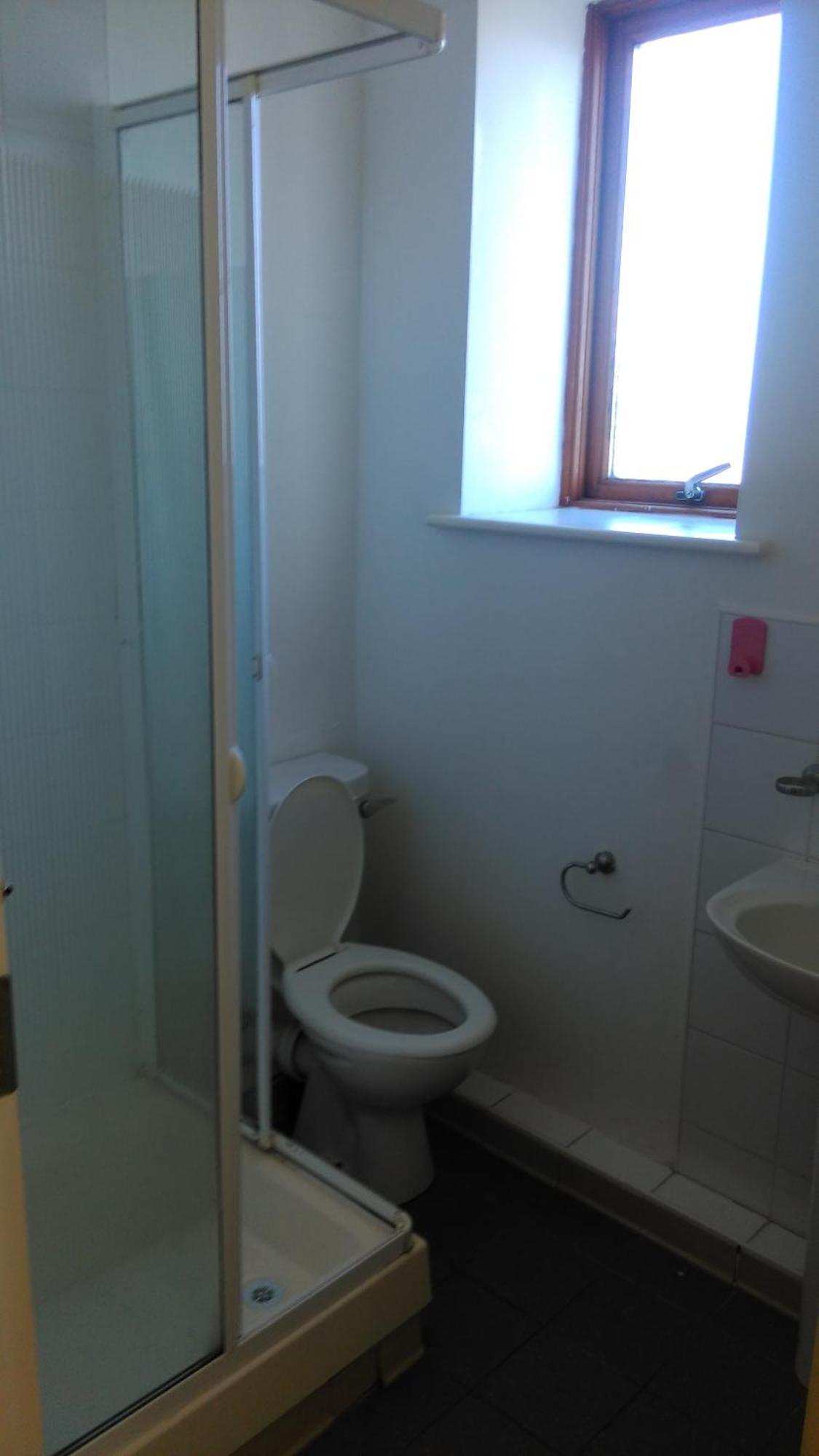 2 Bedroom, 2 Bathroom Apartment *
